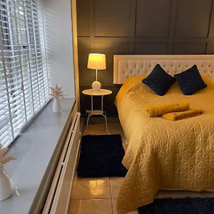  Holiday home Spacious 1 Bed Located On A Gower Sheep Farm